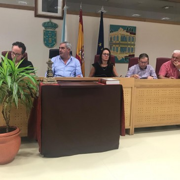 Carral aproba por unanimidade a desafección das dúas vivendas adscritas ao Vicente Otero Valcárcel Carral